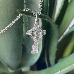 NWOT Silver Rustic Irish Celtic Cross Necklace